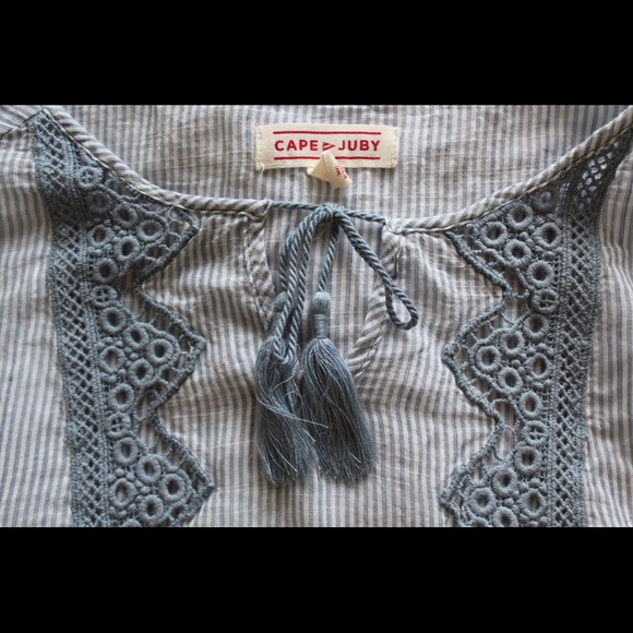 Light Blue and White Flowy Cape Juby Medium Blouse - Picture 4 of 4